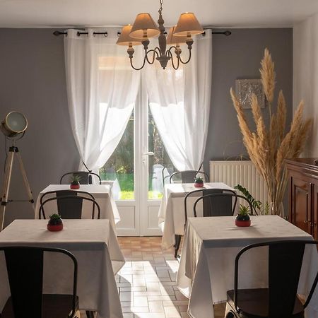Chambres D Hotes Les Papillons Evron Exterior photo